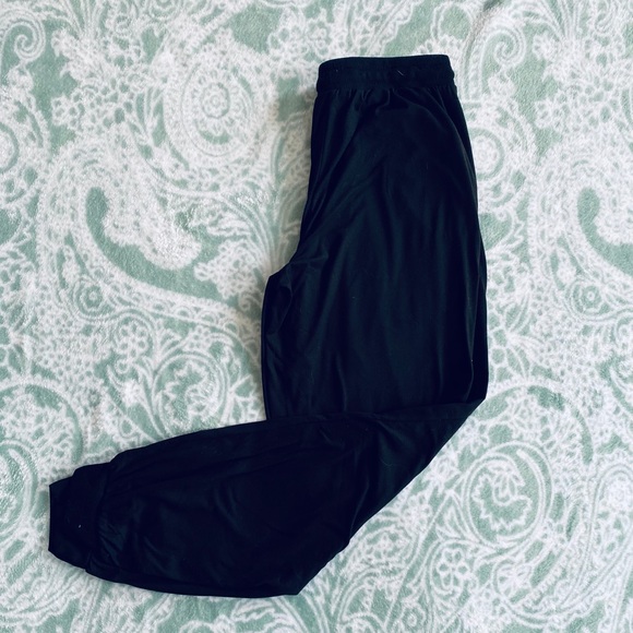 Joggers, size medium - Picture 2 of 2